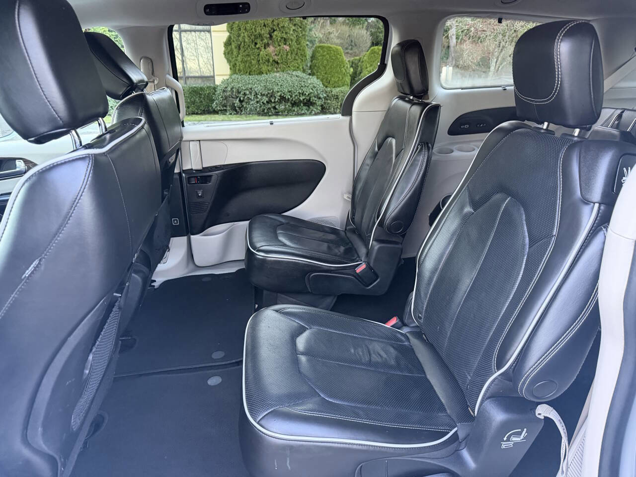 Used 2022 Chrysler Pacifica Limited image 23