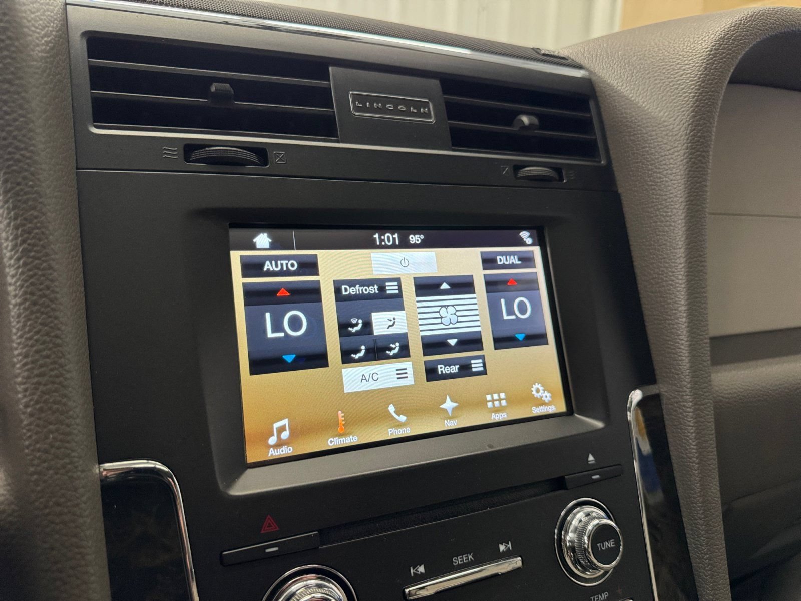 Used 2016 Lincoln Navigator Select RWD image 26