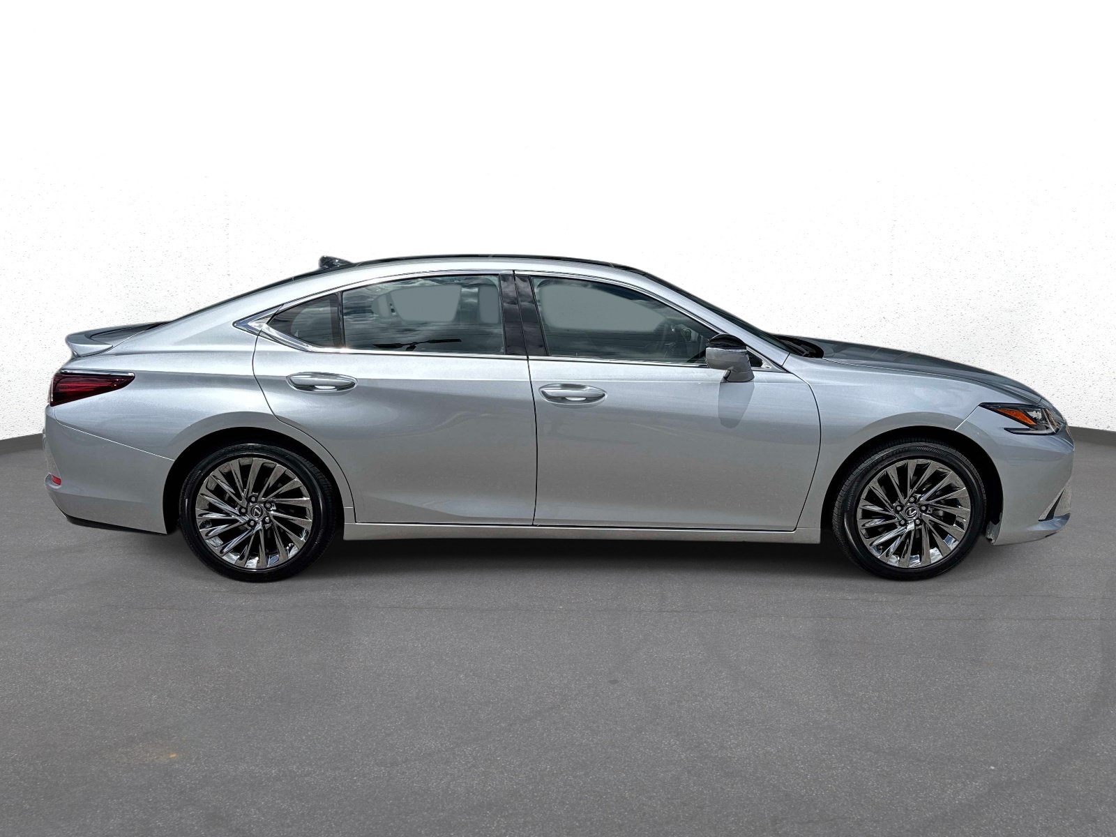 Used 2024 Lexus ES 350 Ultra Luxury w/ Accessory Package (Z2) FWD image 2