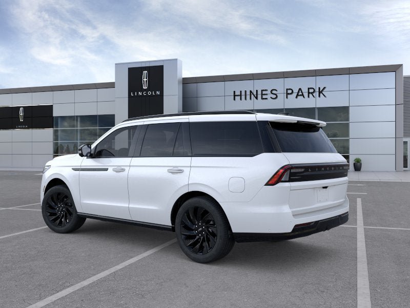 New 2026 Lincoln Navigator Reserve w/ Jet Appearance Package AWD/4WD image 4