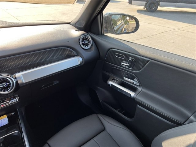 Used 2024 Mercedes-Benz GLB 250 4MATIC image 31