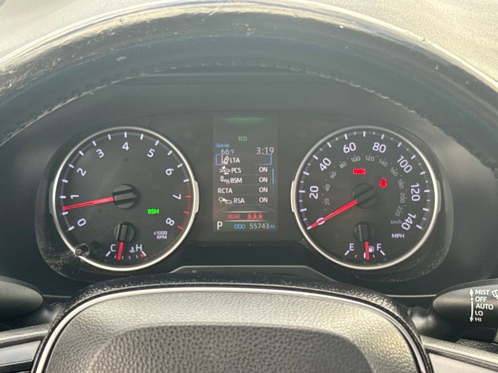 Used 2021 Toyota RAV4 XLE Premium image 16