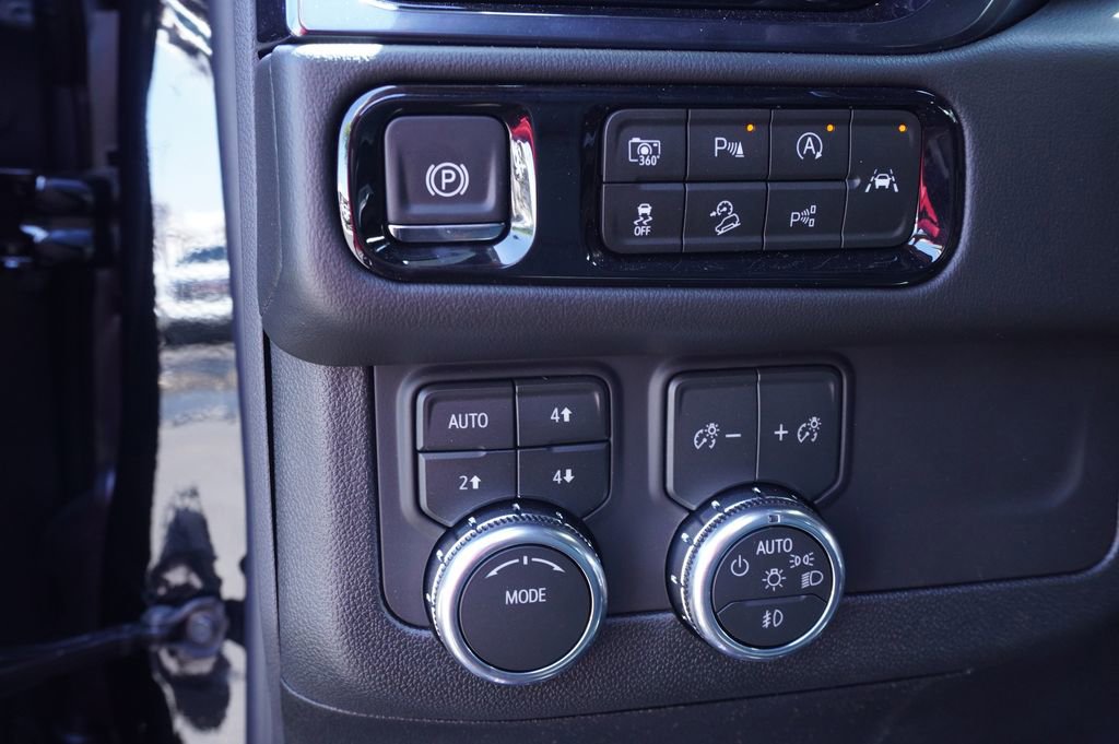 New 2026 GMC Yukon AT4 AWD/4WD image 18