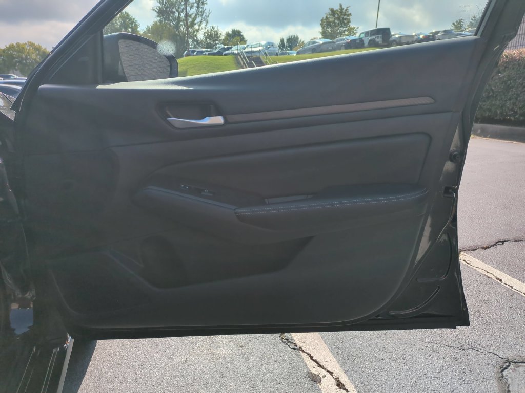 Used 2025 Nissan Altima 2.5 SV FWD image 32