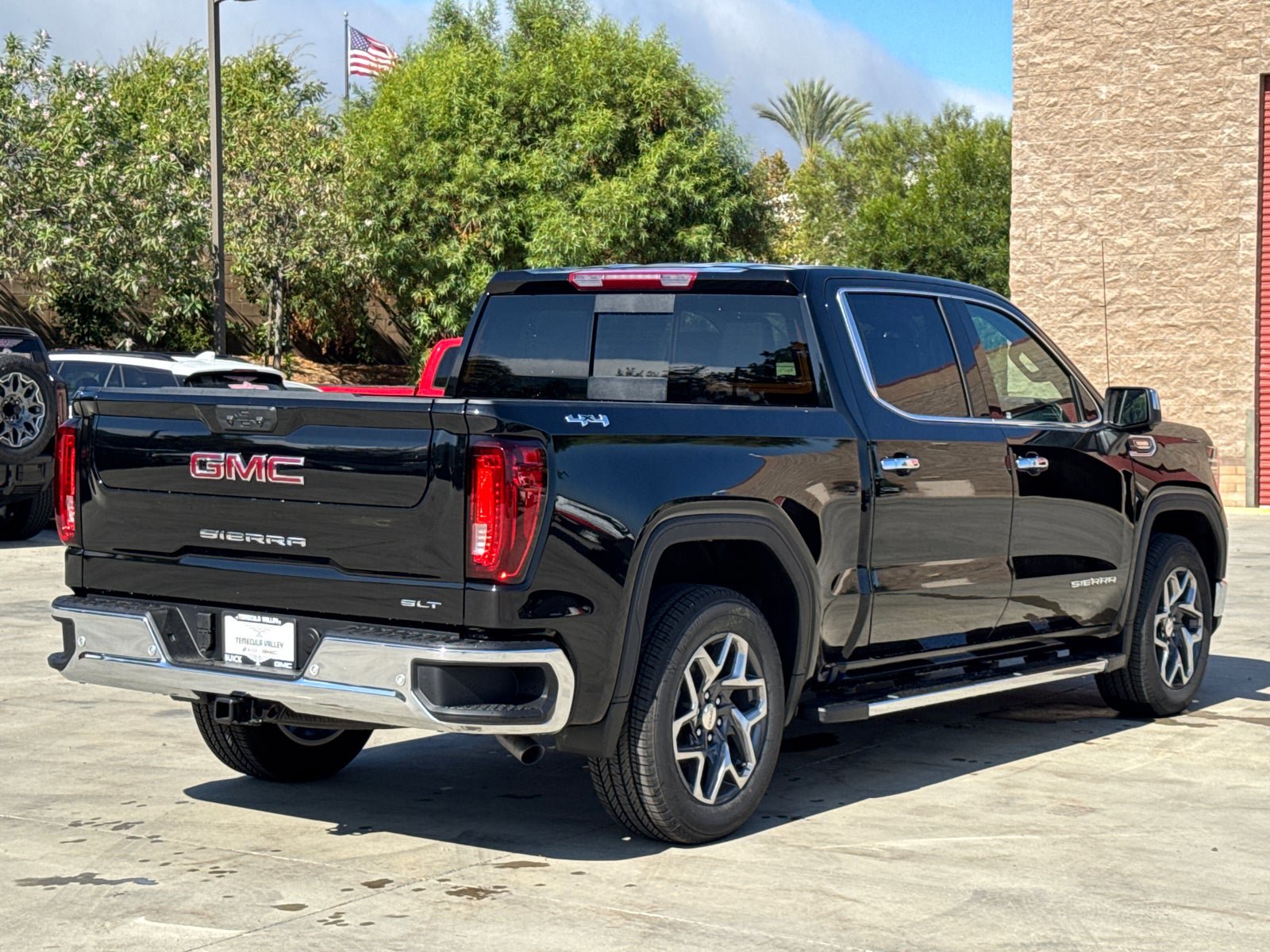 Used 2026 GMC Sierra 1500 SLT w/ SLT Premium Plus Package AWD/4WD image 14