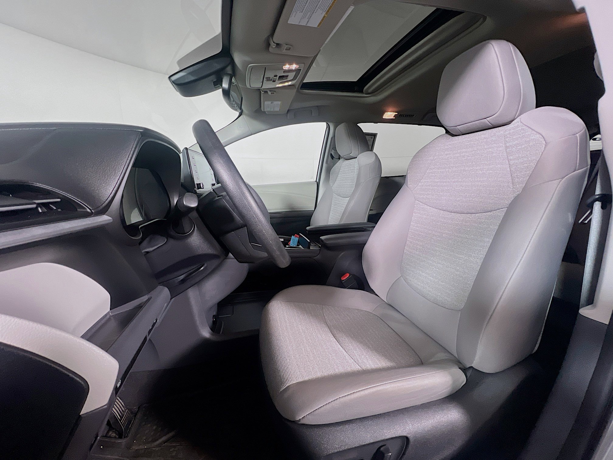 Certified 2024 Toyota Sienna LE w/ LE Plus Package image 11