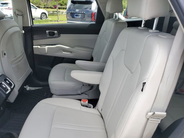 Certified 2025 Kia Sorento EX w/ Panoramic Sunroof Package image 13