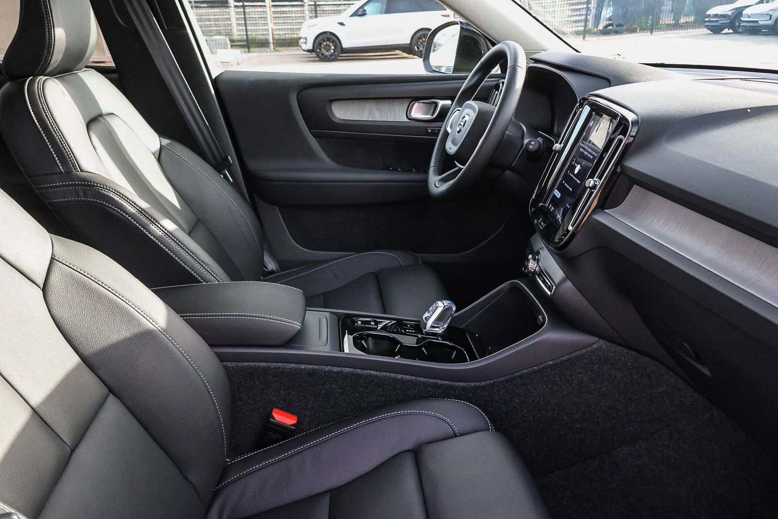 New 2026 Volvo XC40 B5 Plus w/ Climate Package image 17