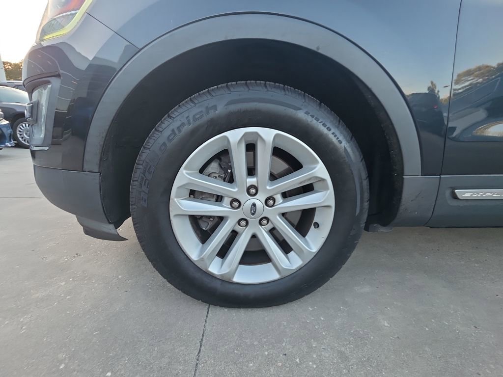 Used 2017 Ford Explorer XLT FWD image 9