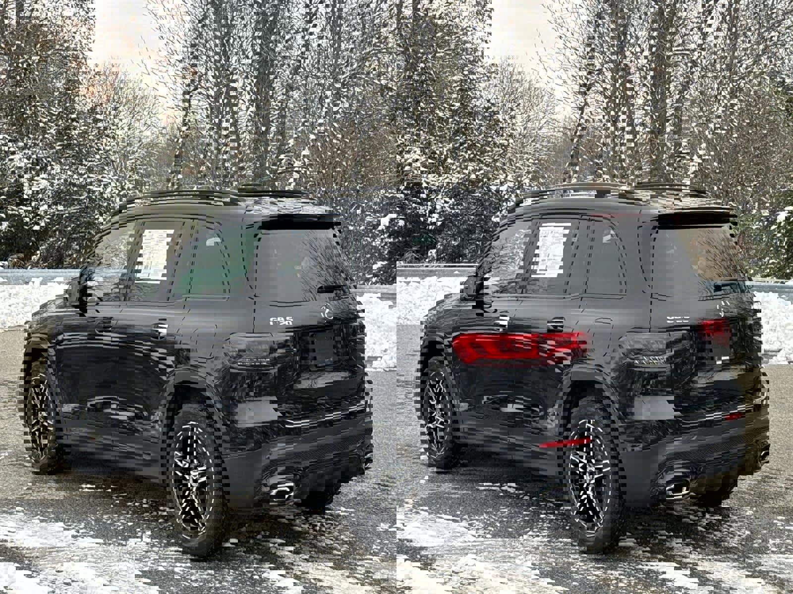 Used 2022 Mercedes-Benz GLB 250 4MATIC image 3