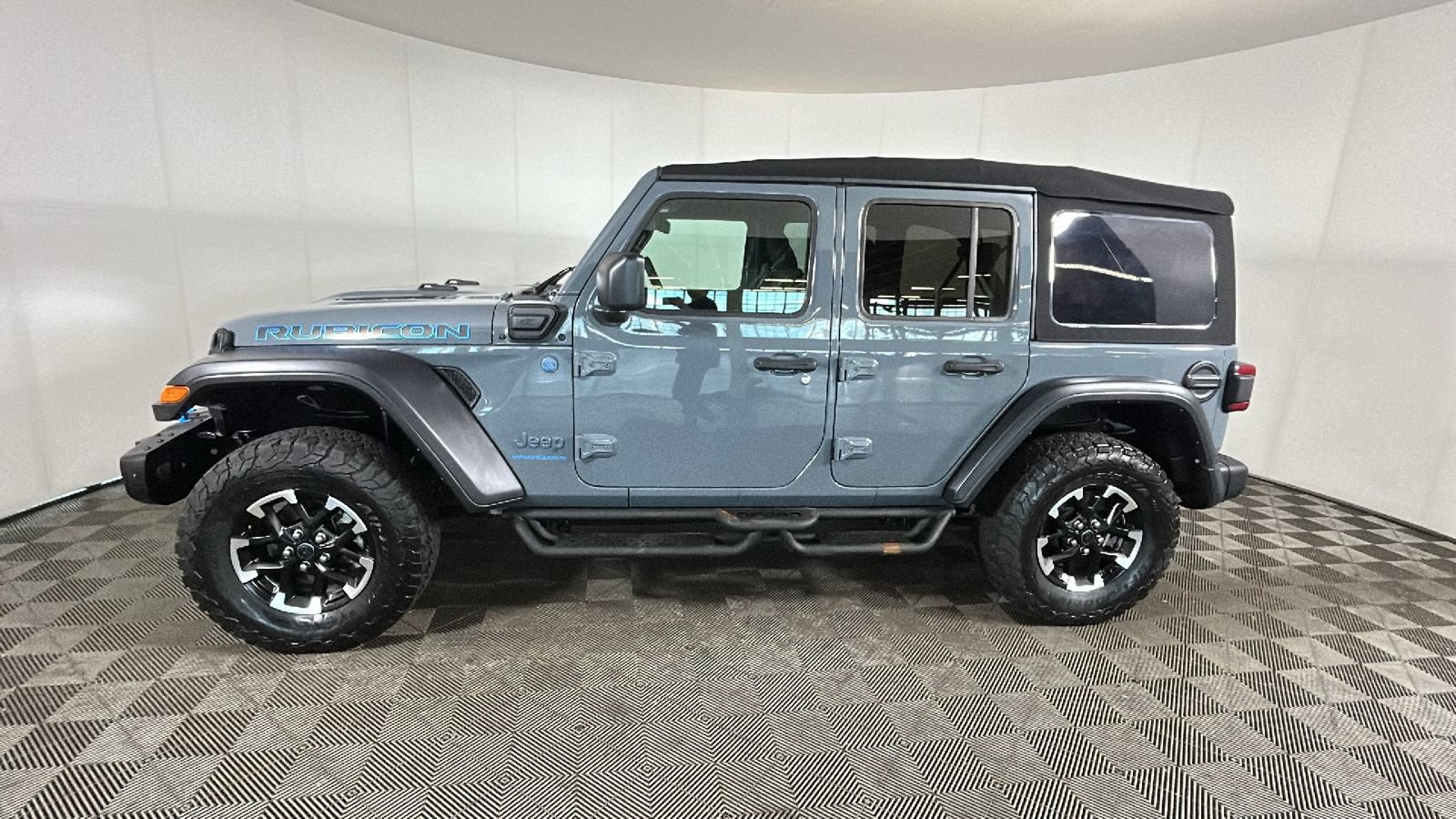 Used 2024 Jeep Wrangler Unlimited Rubicon 4xe w/ Capability Package AWD/4WD image 7