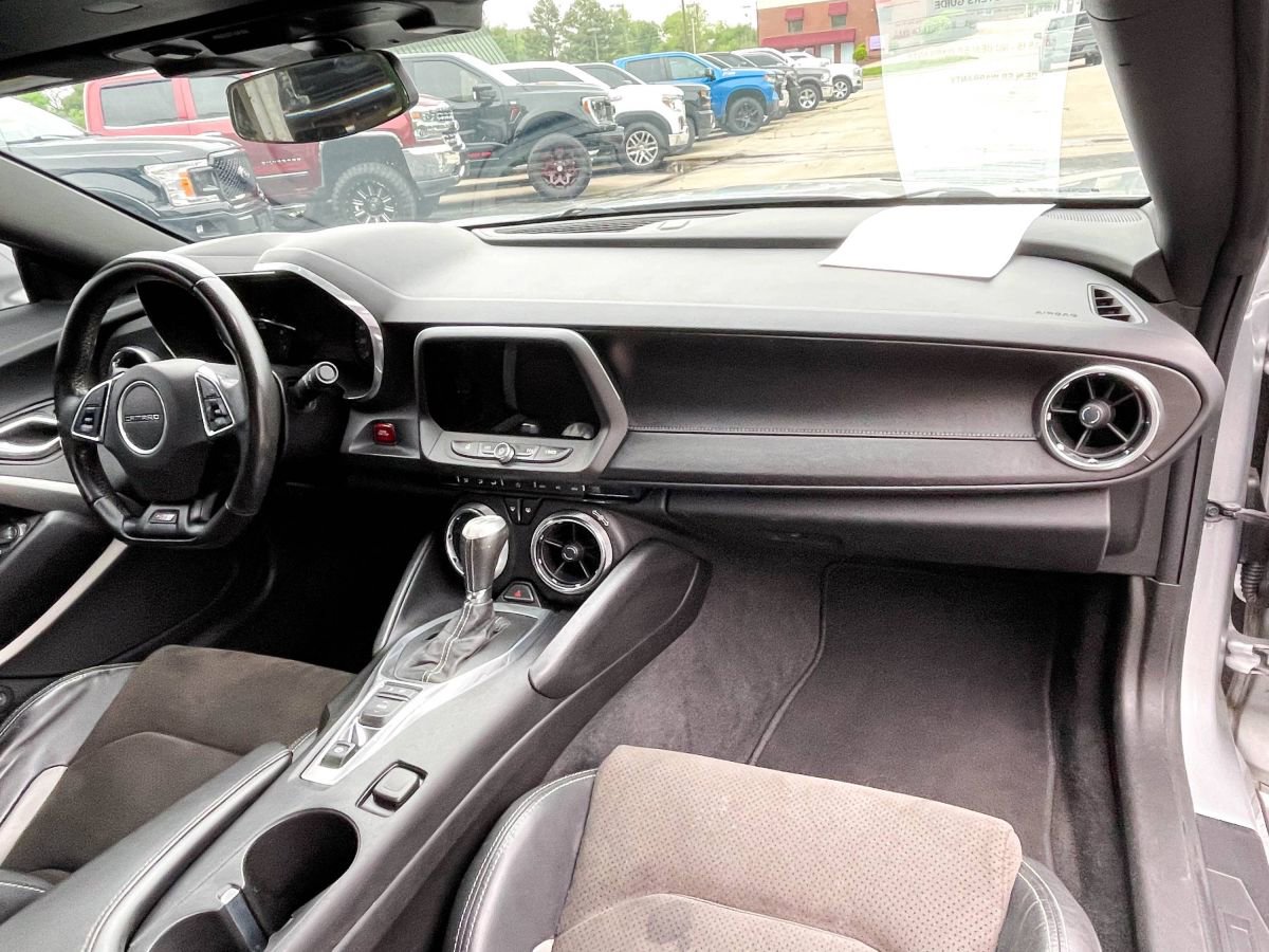 Used 2018 Chevrolet Camaro SS w/ LPO, Ground Effects Package RWD image 9