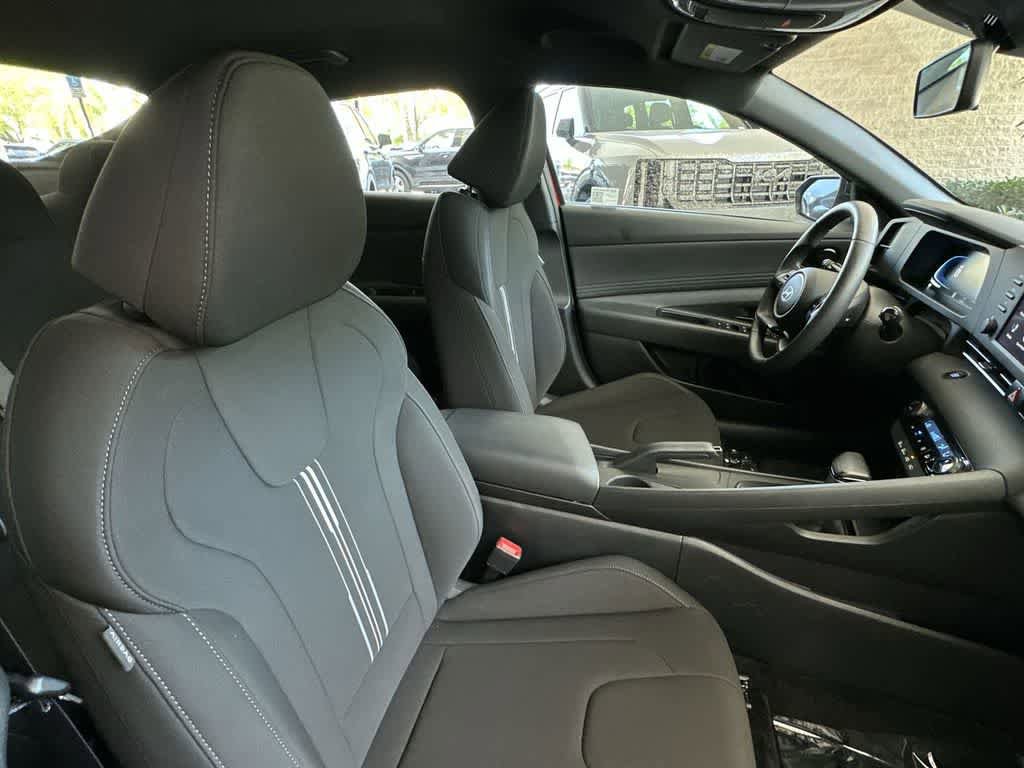 Used 2025 Hyundai Elantra Sport FWD image 27