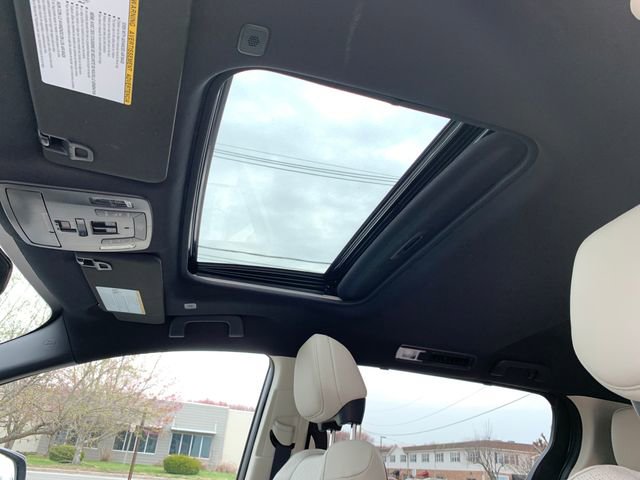 Used 2025 Toyota Sienna Limited image 24