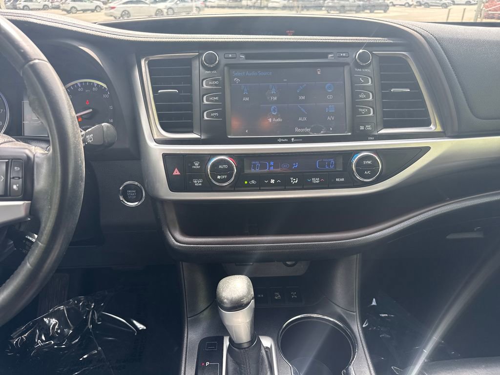 Used 2015 Toyota Highlander XLE AWD/4WD image 19