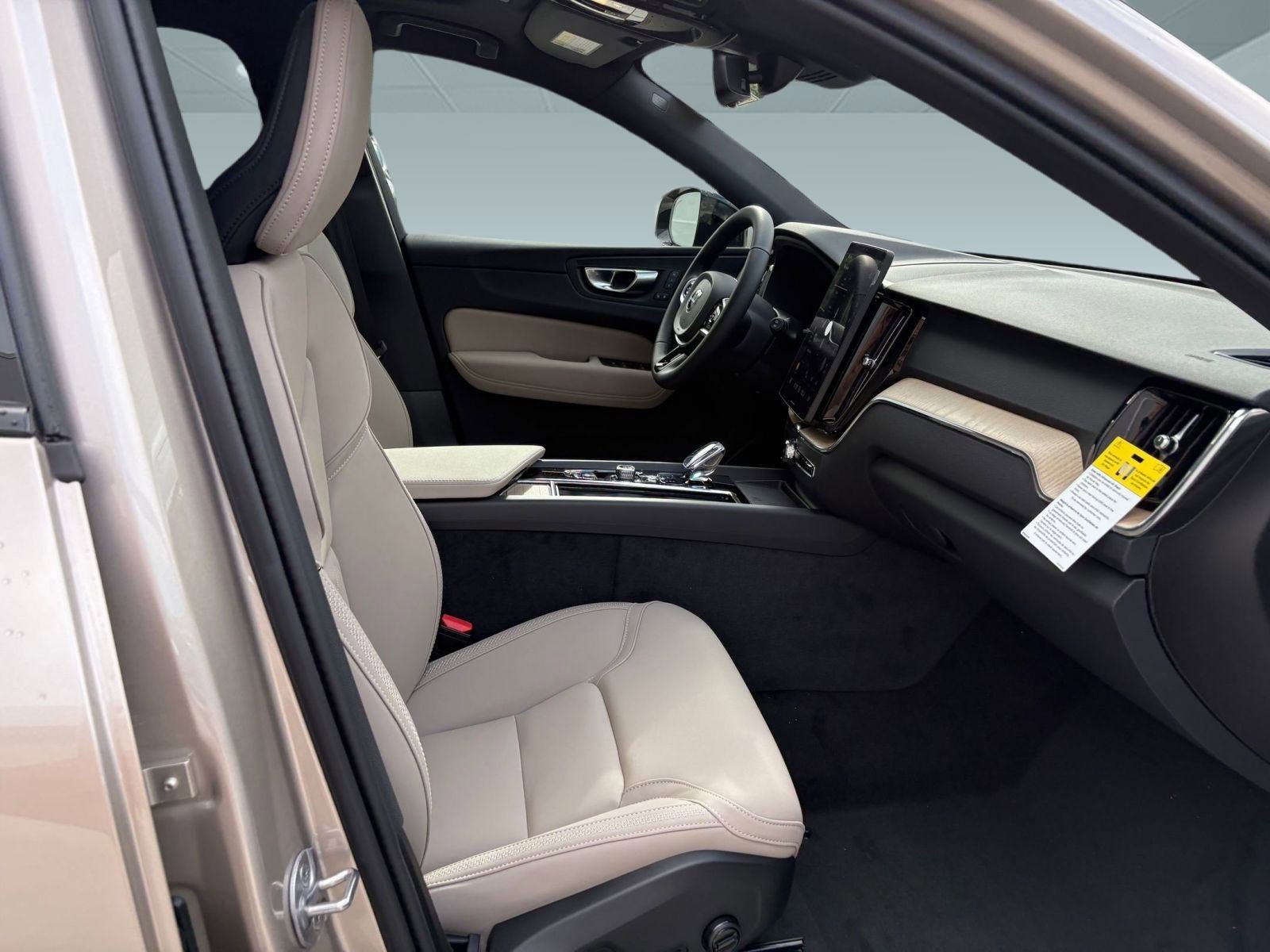 New 2026 Volvo XC60 B5 Plus w/ Climate Package image 27