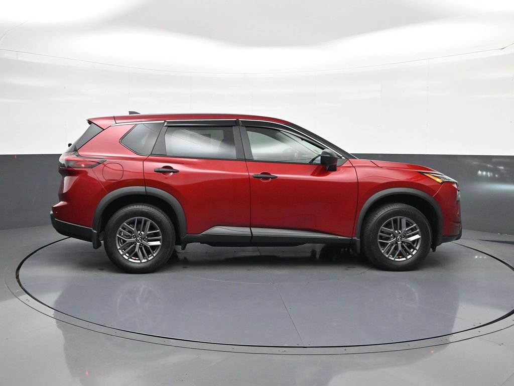 Used 2025 Nissan Rogue S FWD image 11