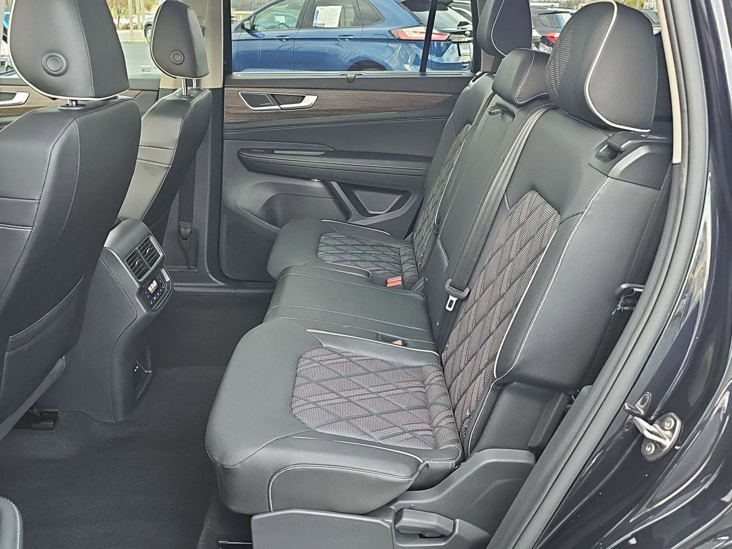 Used 2025 Volkswagen Atlas SEL Premium R-Line image 27