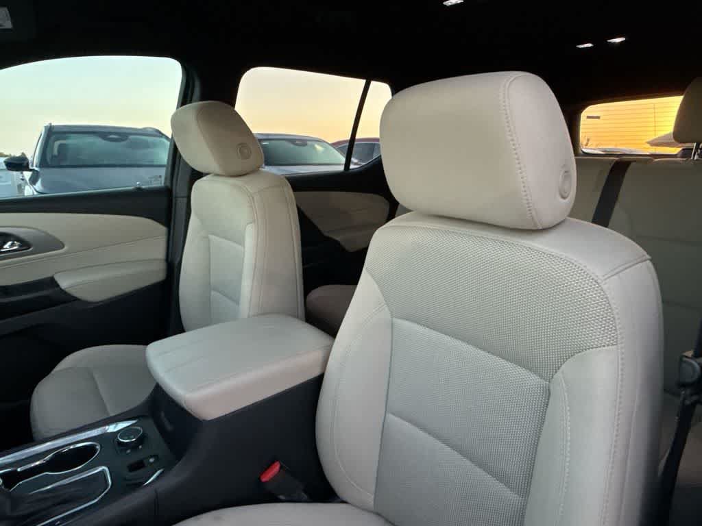 Used 2023 Chevrolet Traverse LS FWD image 14