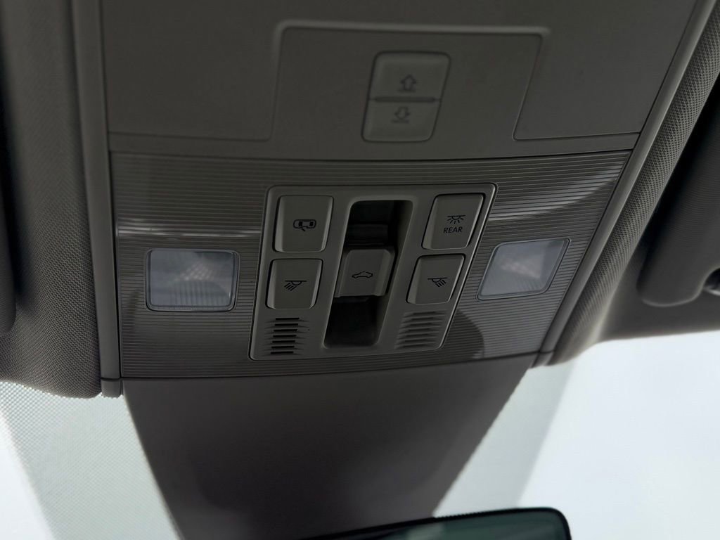 Used 2019 Volkswagen Atlas SEL R-Line image 31