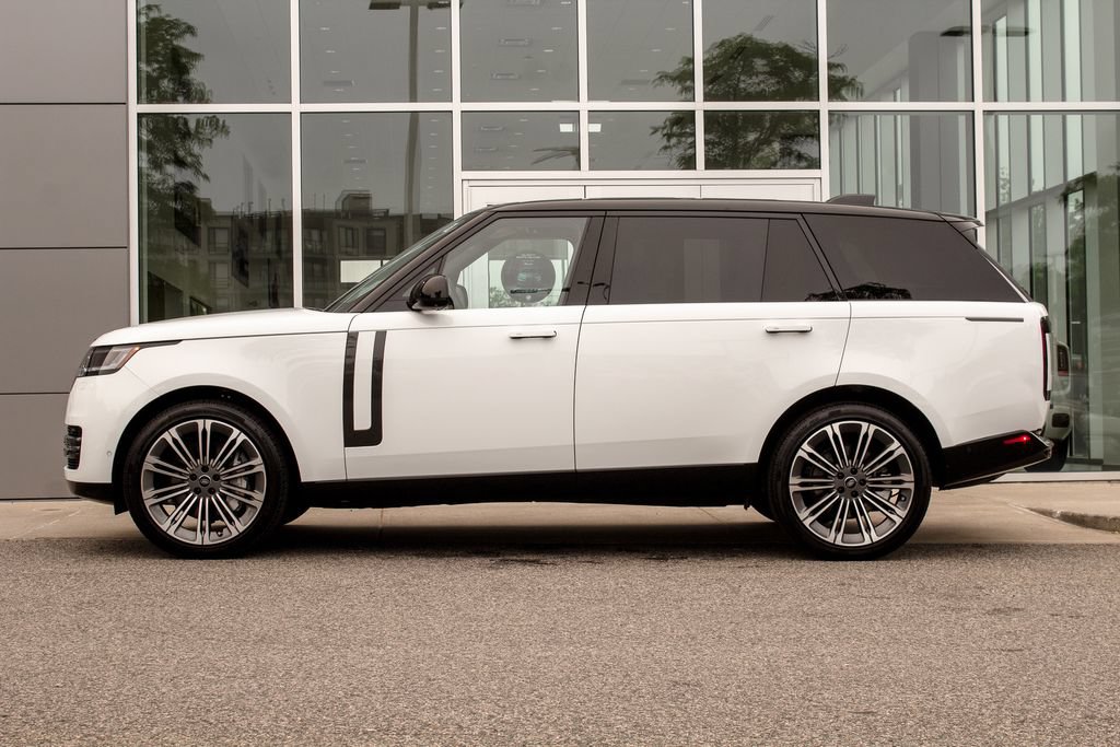 Used 2025 Land Rover Range Rover Long Wheelbase SE AWD/4WD image 7