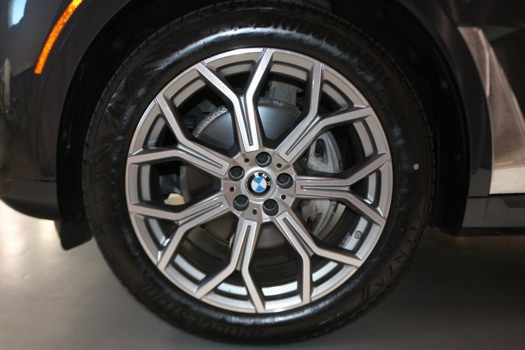 Used 2022 BMW X7 xDrive40i w/ Parking Assistance Package image 7