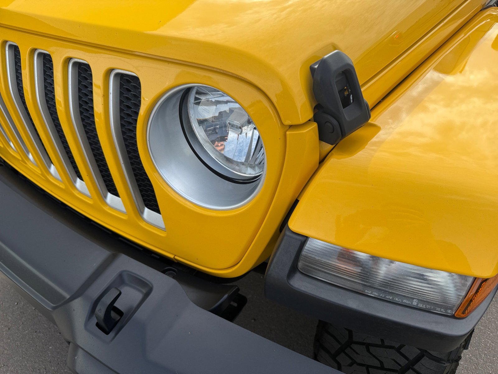 Used 2019 Jeep Wrangler Unlimited Sahara w/ Uconnect 4C Nav & Sound Group image 9