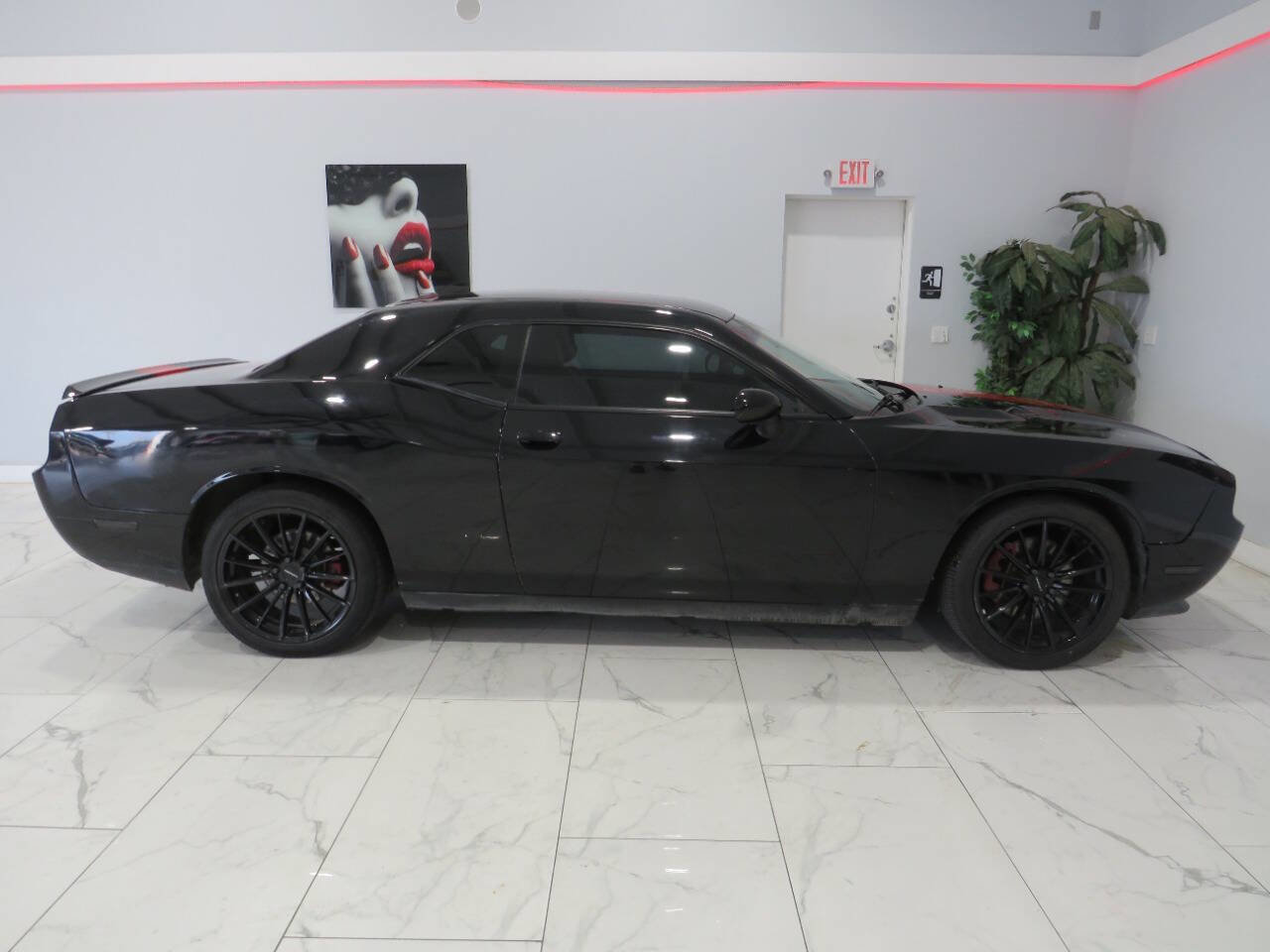 Used 2013 Dodge Challenger SXT RWD image 2