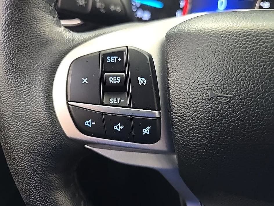 Used 2023 Ford Explorer XLT w/ Equipment Group 202A AWD/4WD image 17