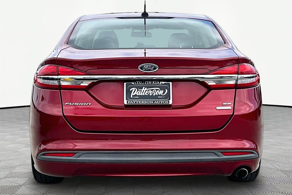 Used 2017 Ford Fusion SE w/ Fusion SE Technology Package FWD image 4