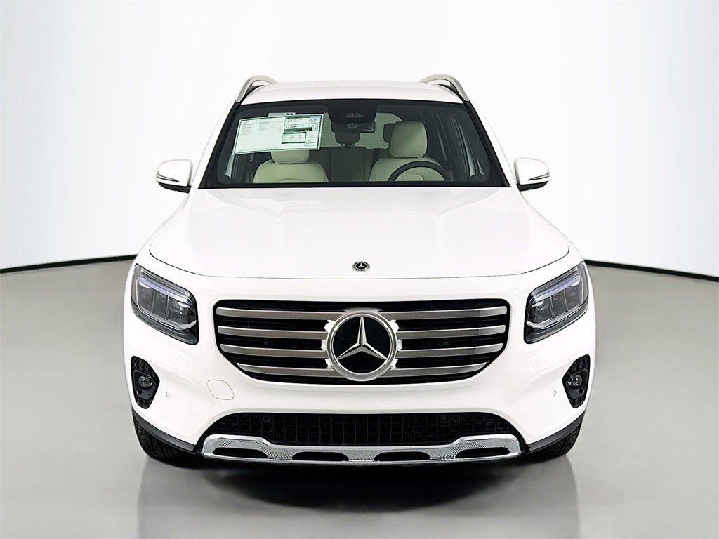 Used 2025 Mercedes-Benz GLB 250 4MATIC image 2