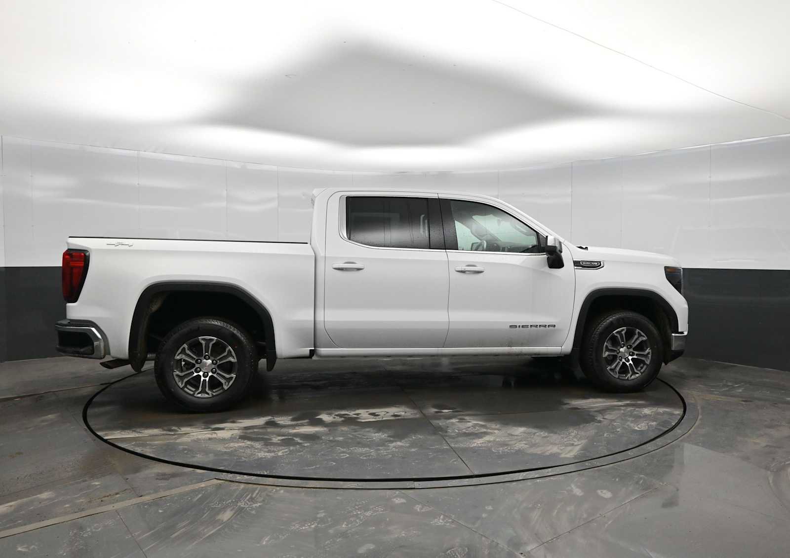 New 2026 GMC Sierra 1500 SLE w/ Preferred Package AWD/4WD image 9
