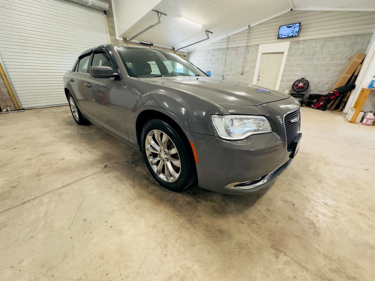 Used 2018 Chrysler 300 Touring L AWD/4WD image 11
