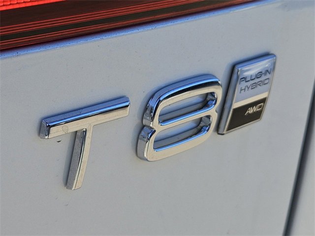 Used 2025 Volvo XC60 T8 Core w/ Climate Package image 12