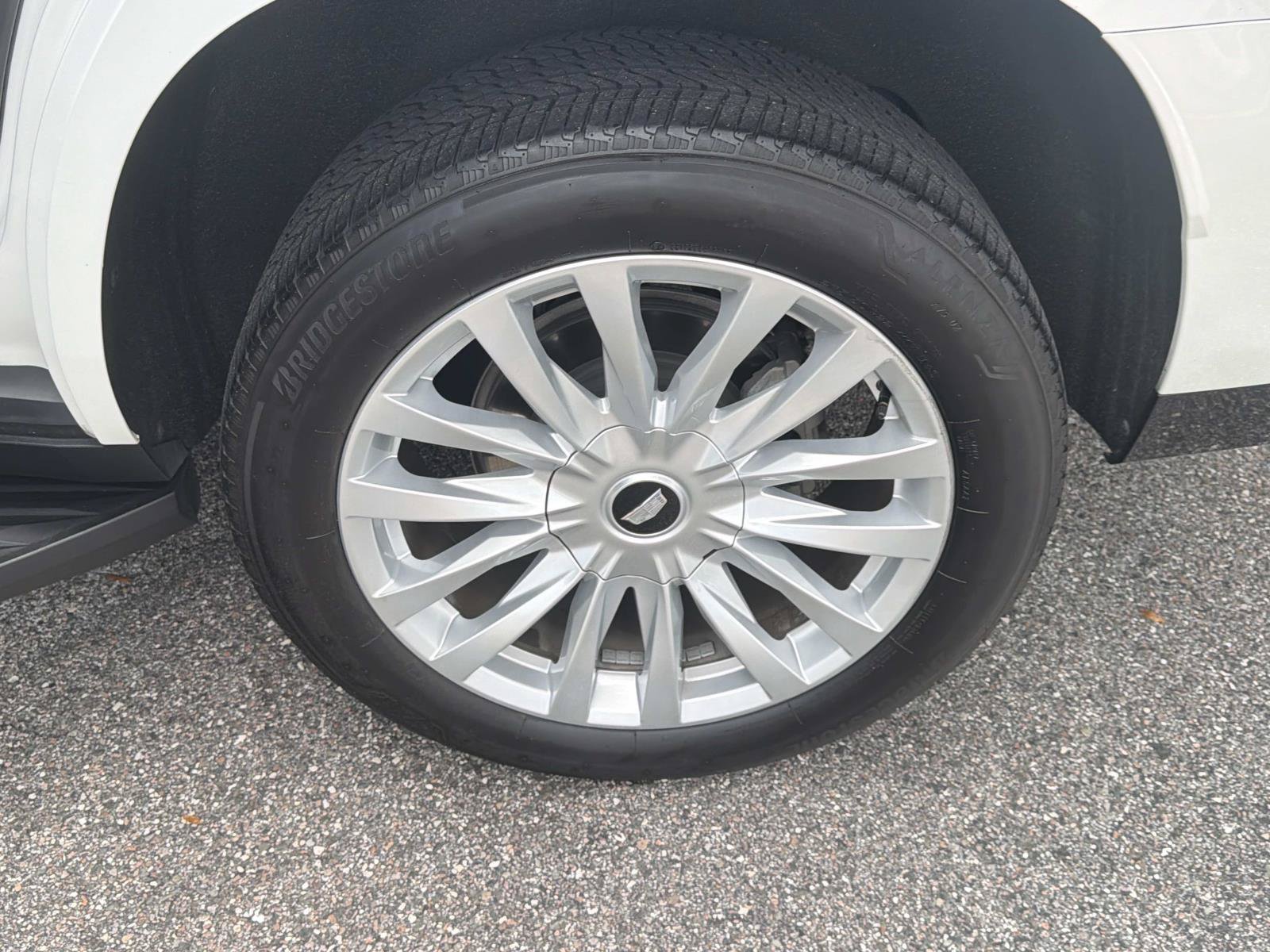 Used 2023 Cadillac Escalade Luxury RWD image 10