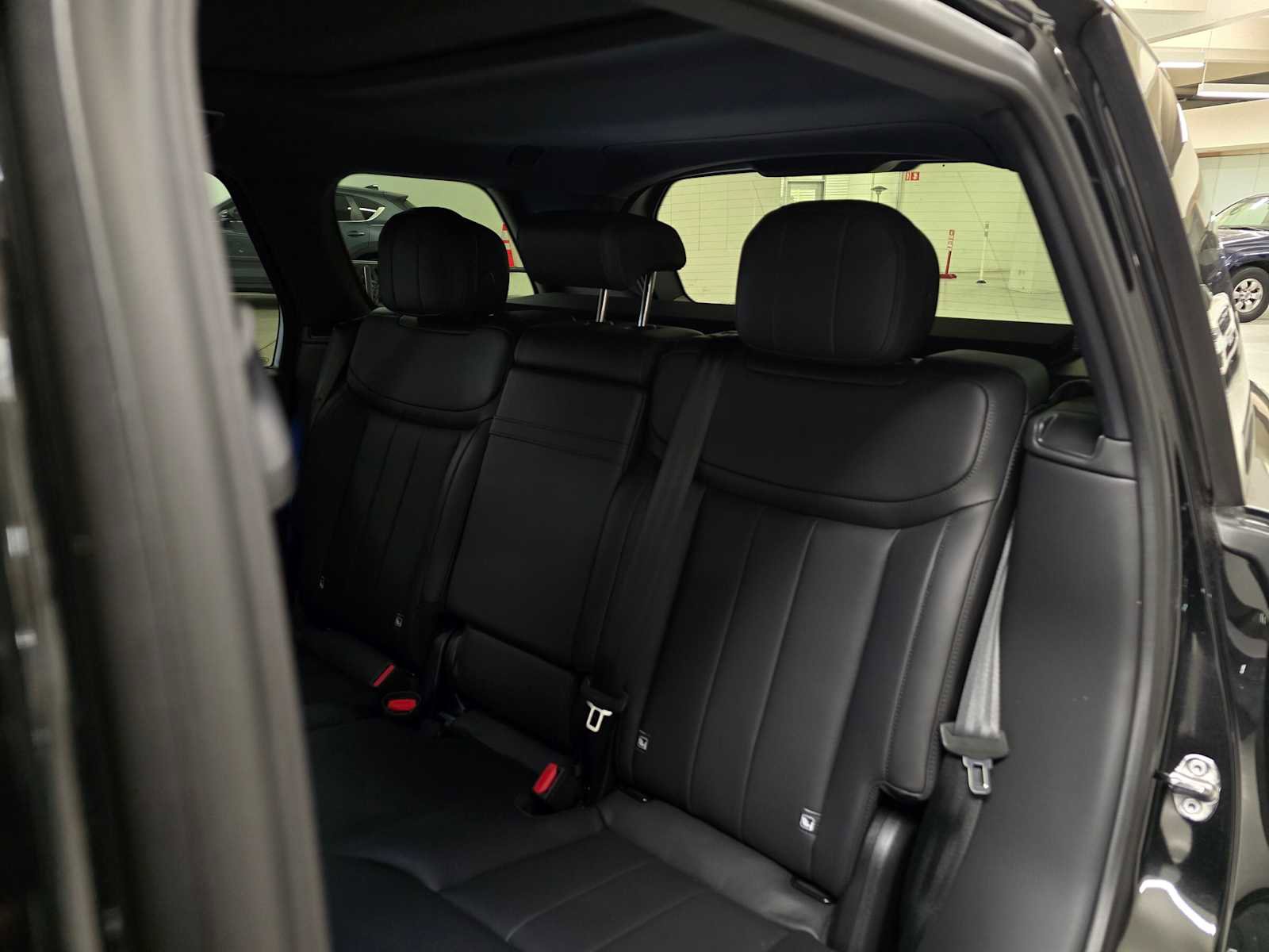 New 2026 Land Rover Range Rover SE image 18