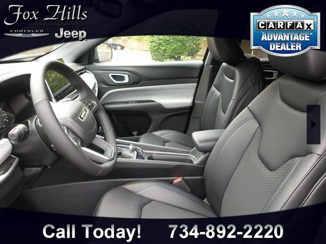 New 2023 Jeep Compass Latitude w/ Convenience Group AWD/4WD image 4