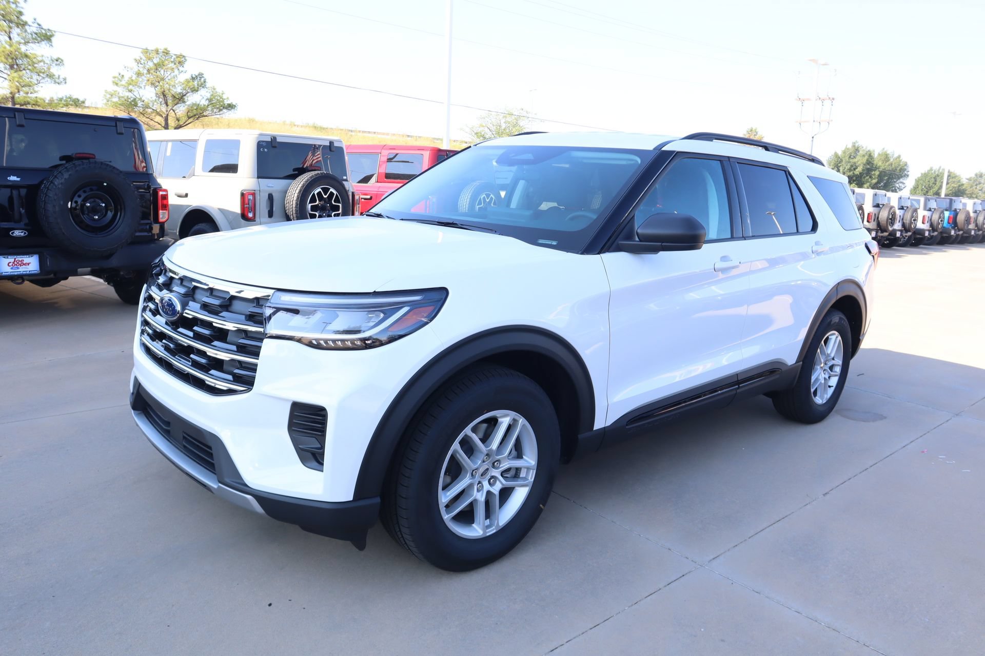 New 2026 Ford Explorer Active RWD image 11