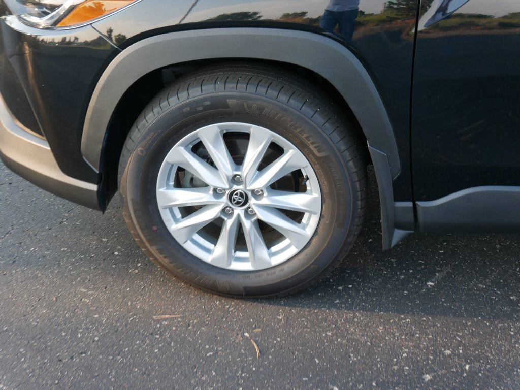 Certified 2024 Toyota Corolla Cross LE AWD/4WD image 8