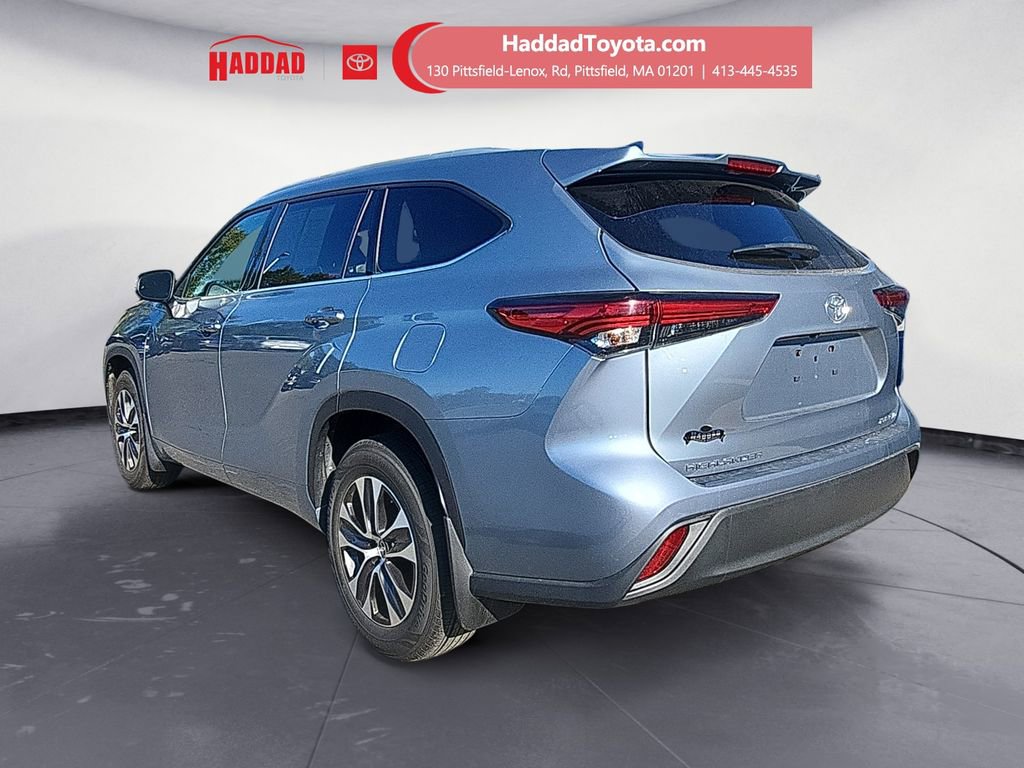 Used 2022 Toyota Highlander XLE image 3