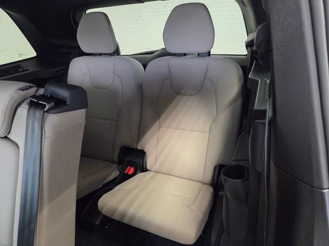 New 2026 Volvo XC90 T8 Plus w/ Protection Package Premier AWD/4WD image 12