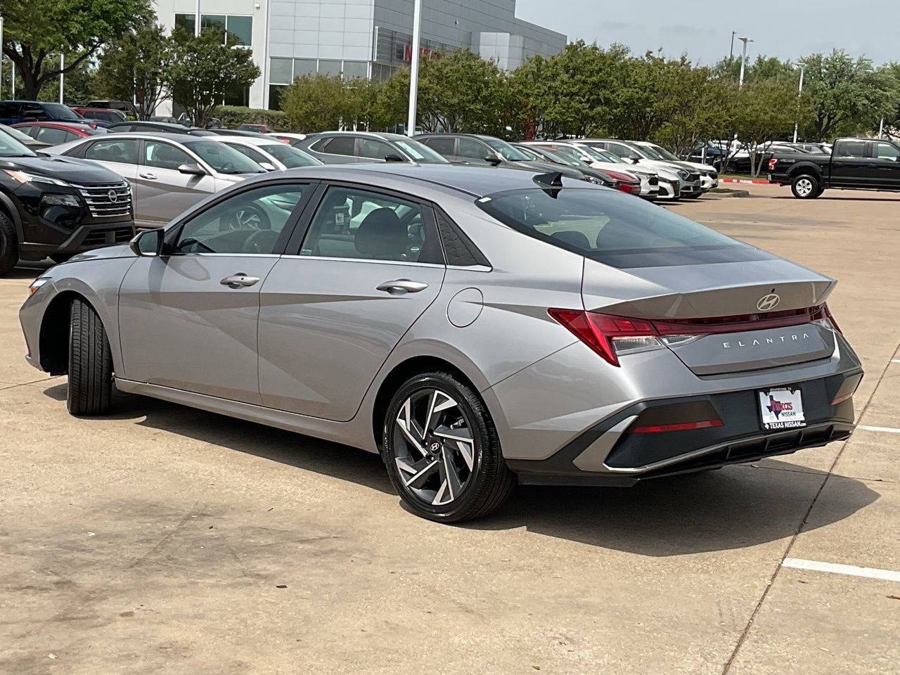 Used 2025 Hyundai Elantra SEL image 7