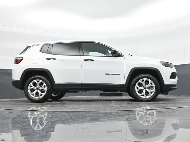 Used 2025 Jeep Compass Sport image 39