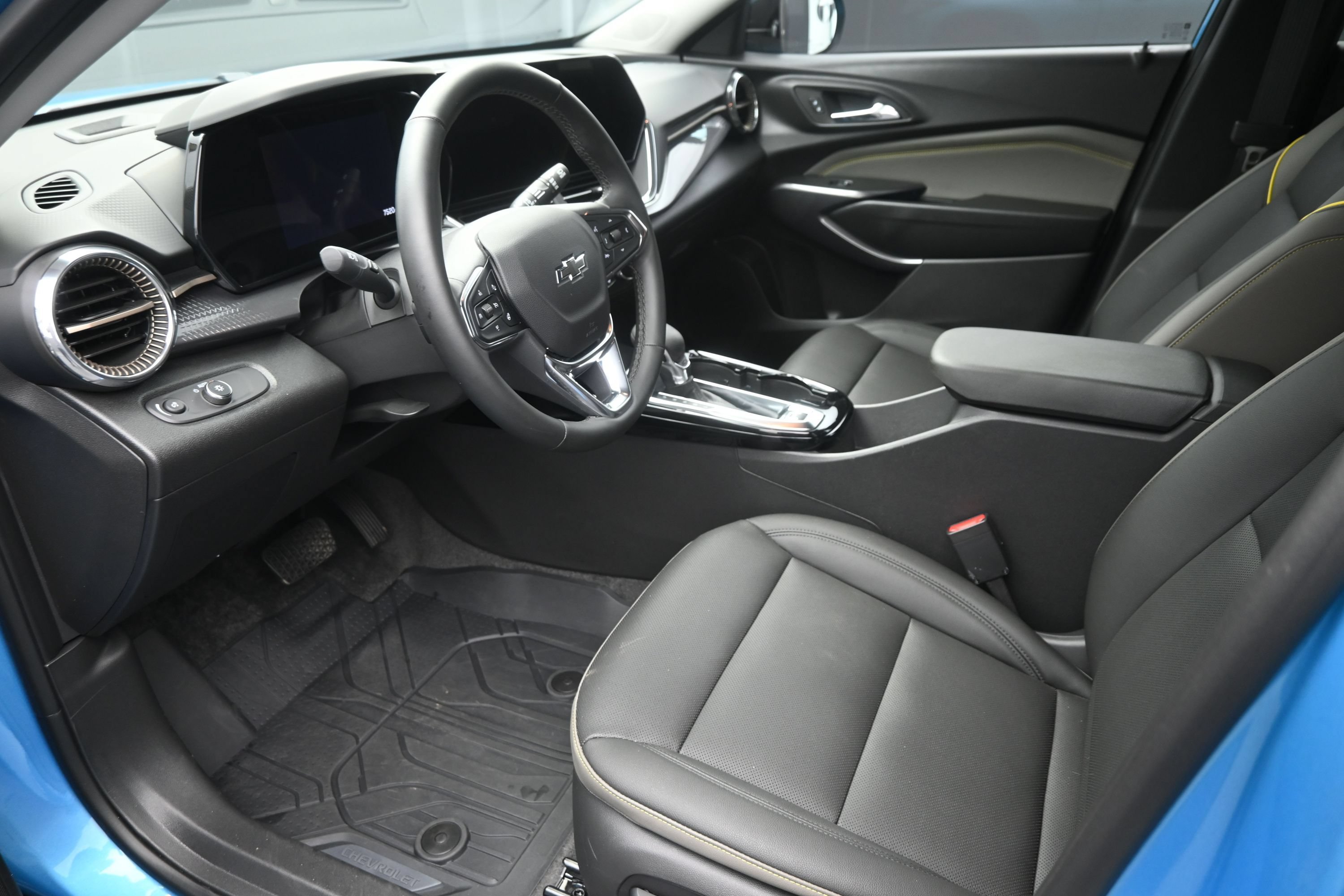 Used 2025 Chevrolet Trax ACTIV FWD image 12