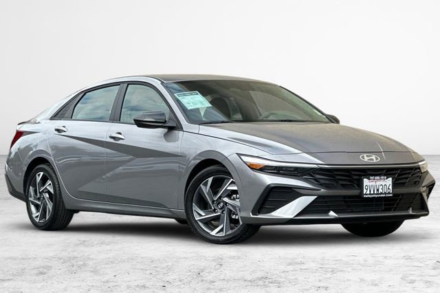 Used 2025 Hyundai Elantra Sport FWD image 2
