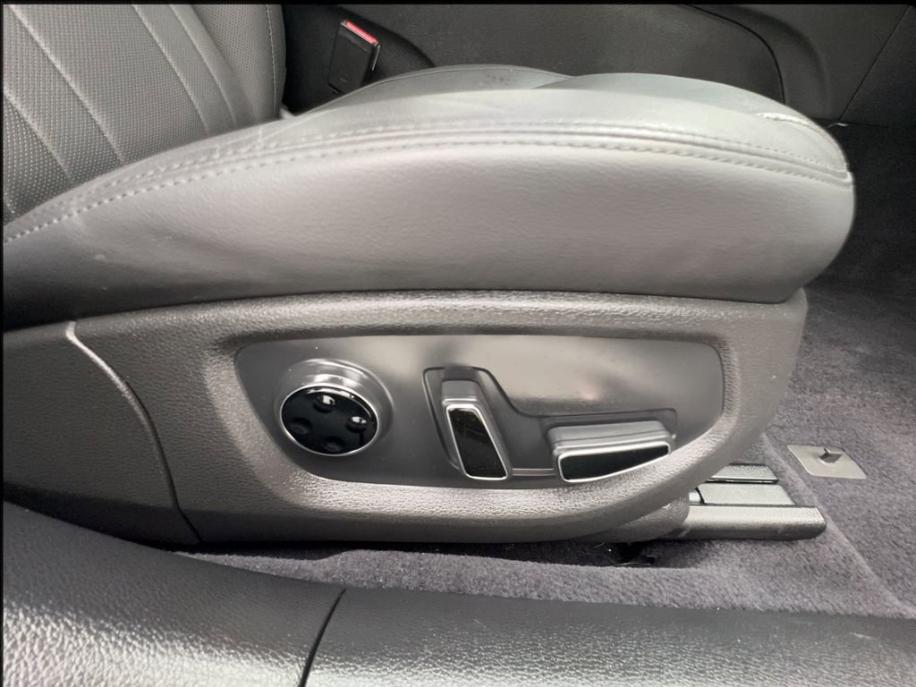 Used 2018 Genesis G80 3.8 image 32