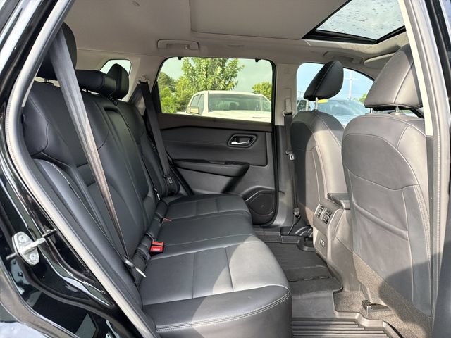 Used 2023 Nissan Rogue SV w/ SV Premium B Package FWD image 16