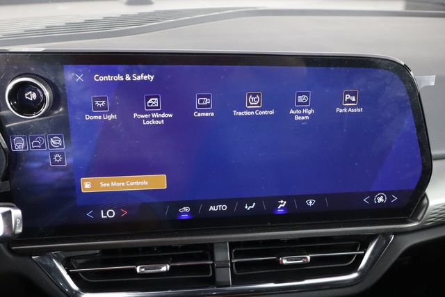 Used 2025 Chevrolet Equinox EV LT FWD image 35