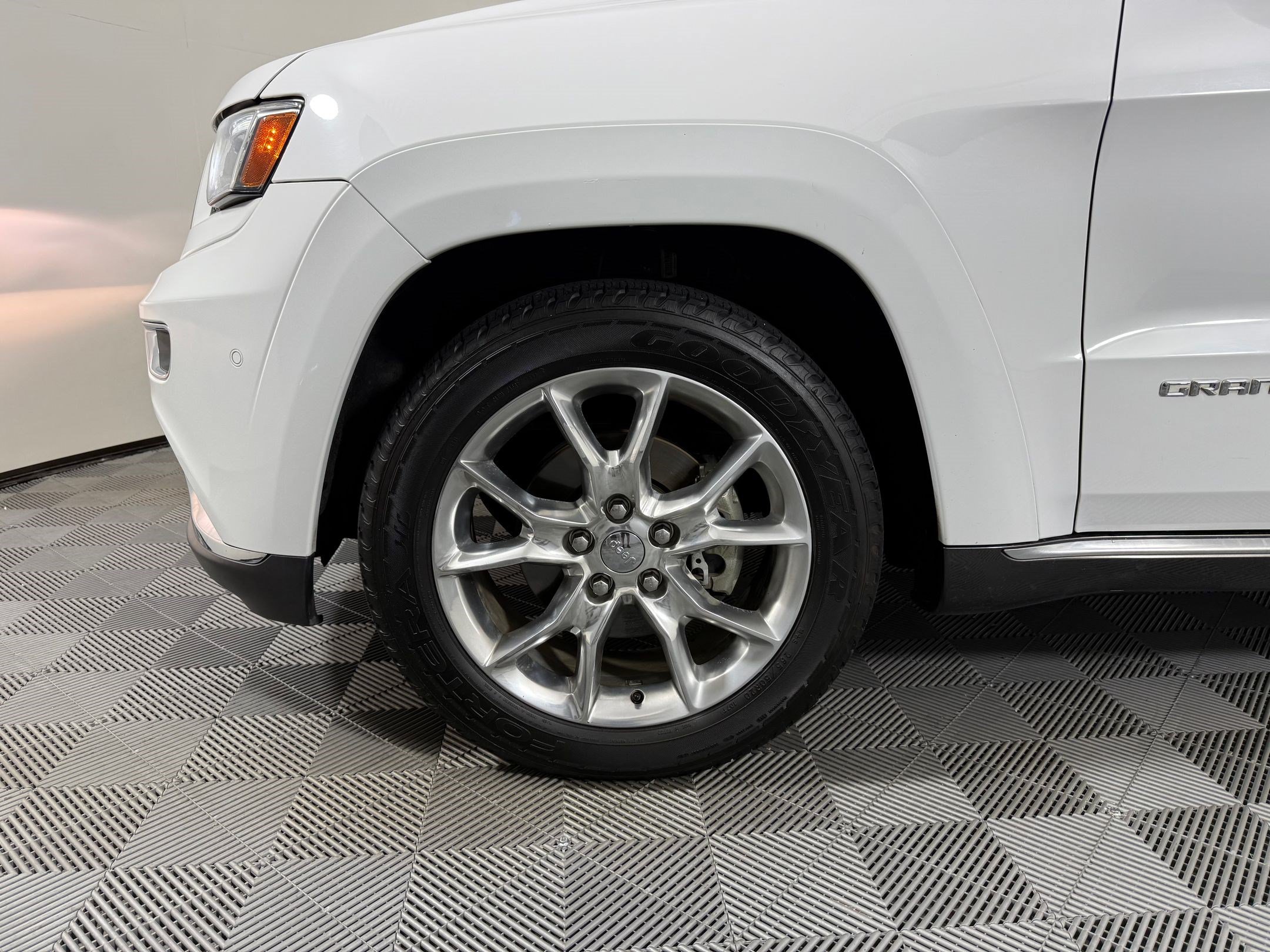 Used 2014 Jeep Grand Cherokee Summit RWD image 11