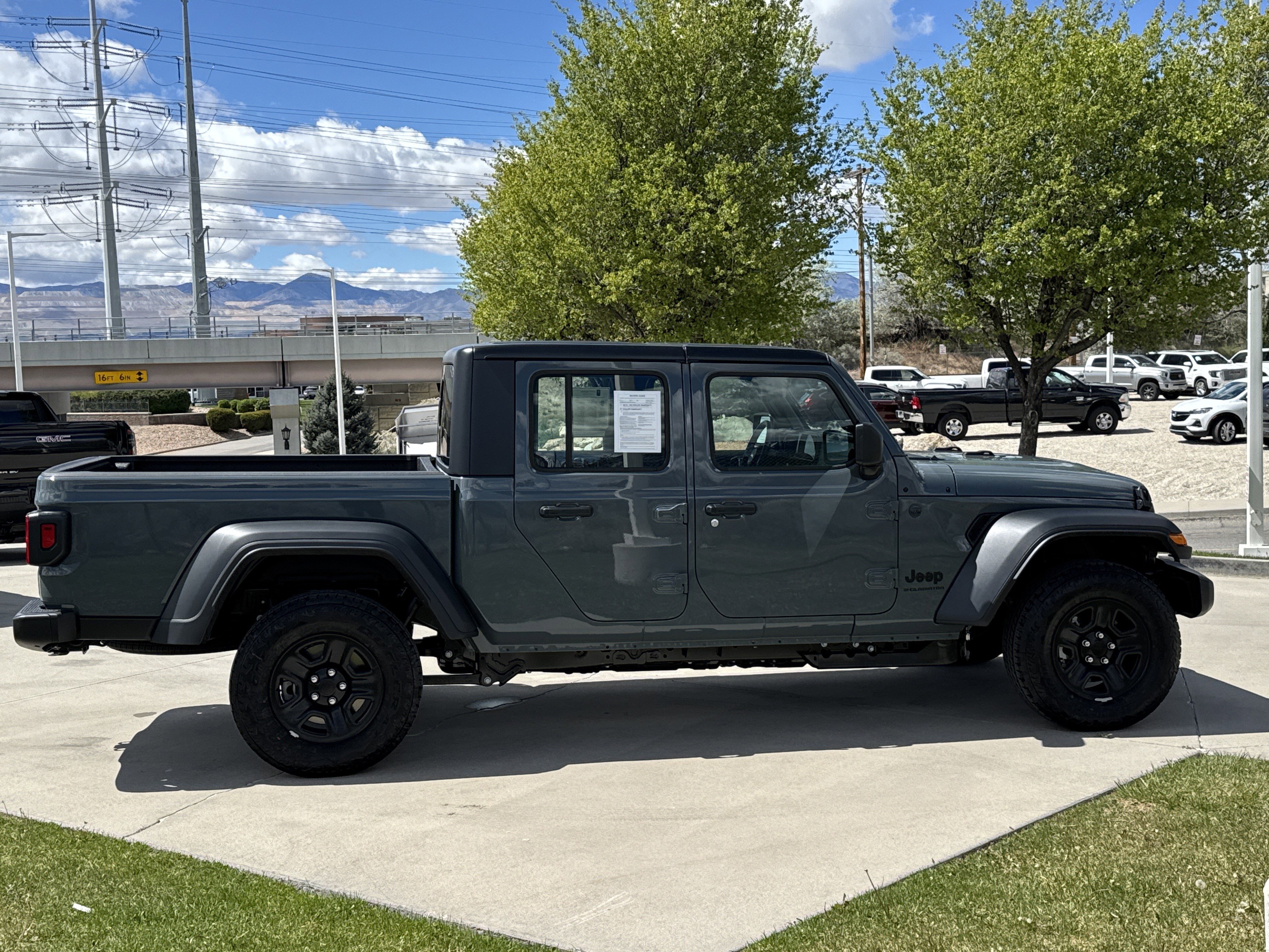 Used 2026 Jeep Gladiator Sport AWD/4WD image 6